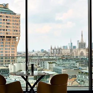 4* מלון Uptown Palace